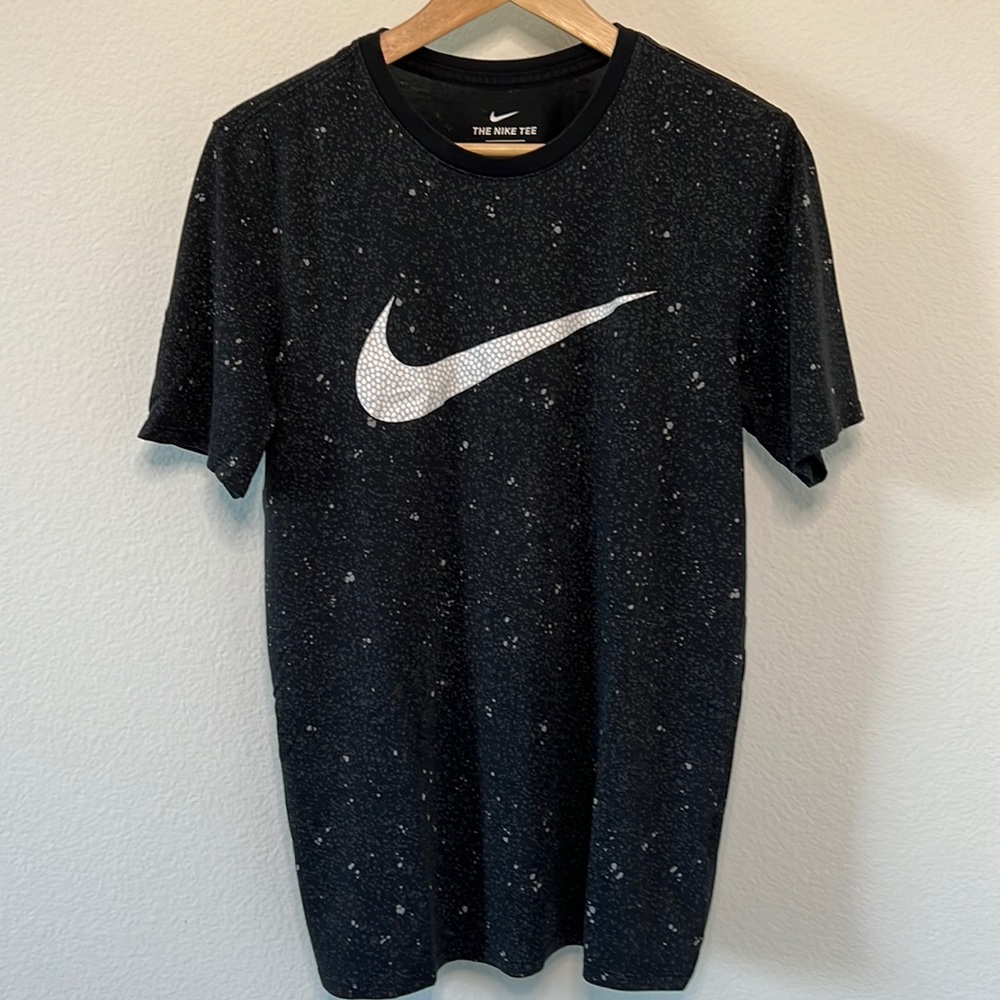 Nike Dri-Fit Short Sleeve Graphic Tee, Size Medium, Blk